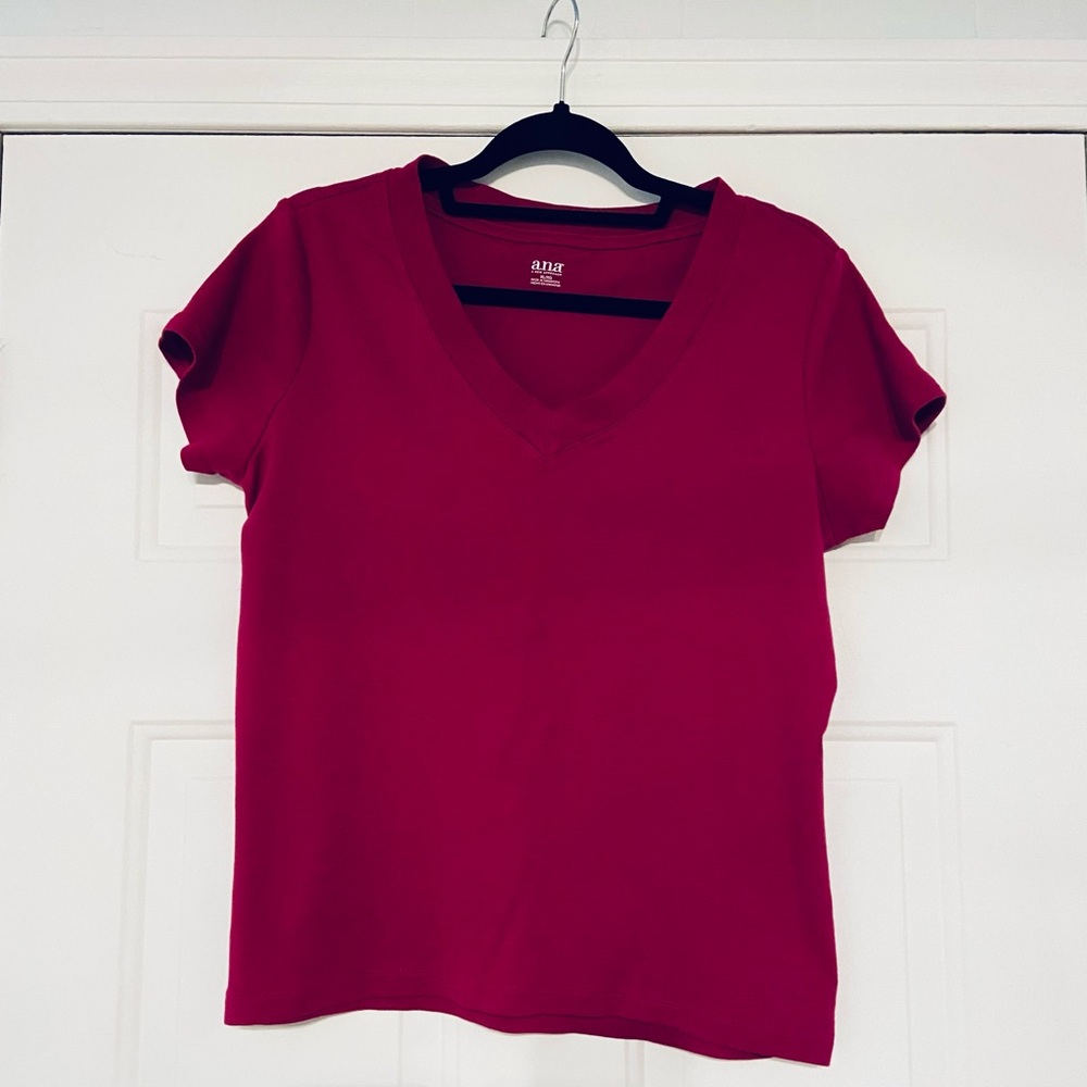 a.n.a Women's Short Sleeve Magenta Tee. Size XL